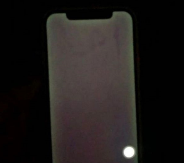 工布江达苹果手机维修分享苹果客服回应 iPhone 12 屏幕“发绿”问题 
